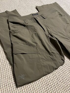 Arc'teryx Men's Olive Cargo Pants - Lightweight Technical Outdoors